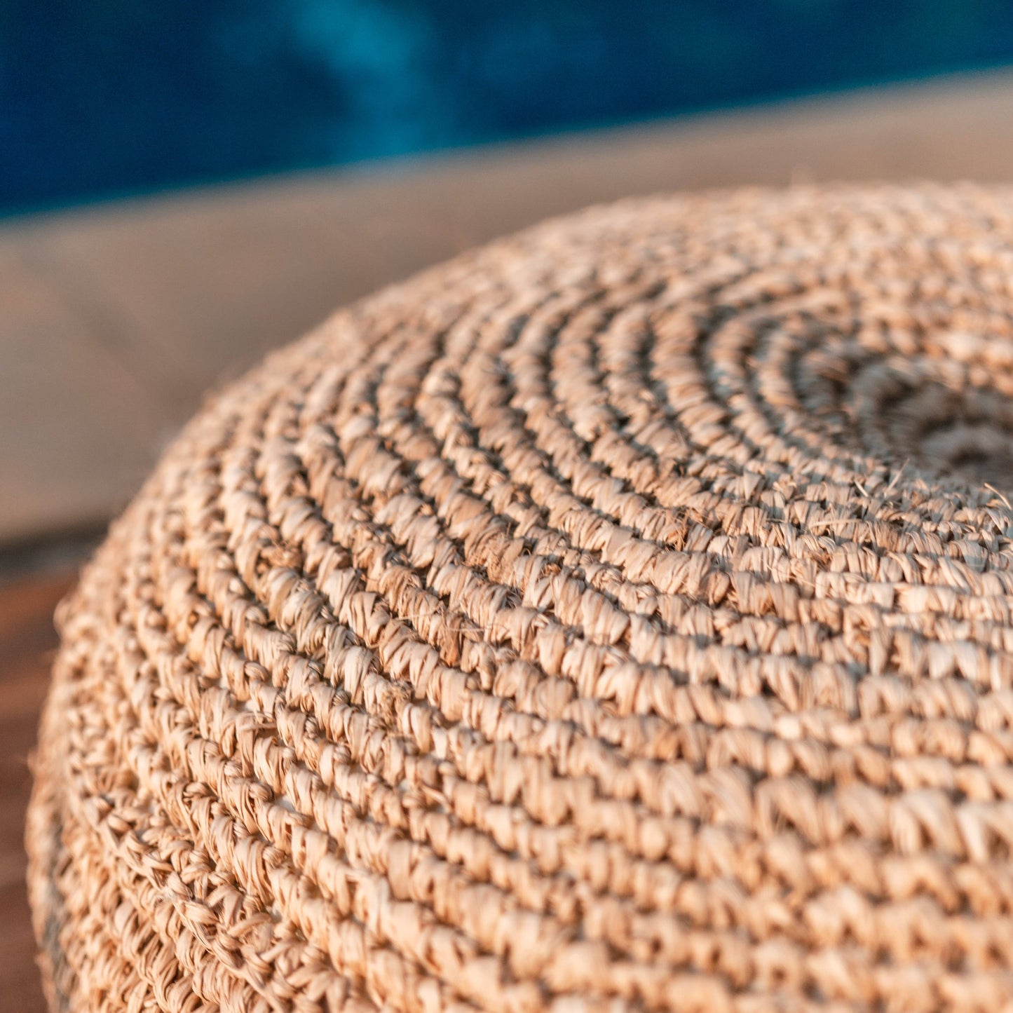 Puff in raffia