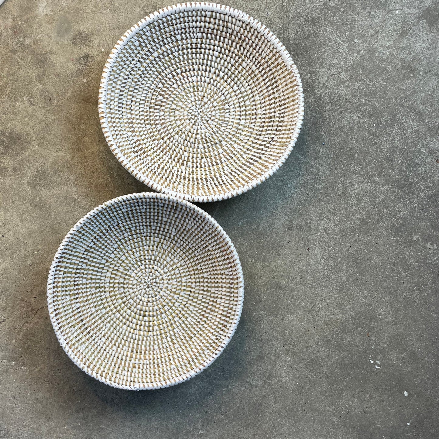 Tray in colorful patterns. Oval. Handwoven. Fair Trade from Senegal