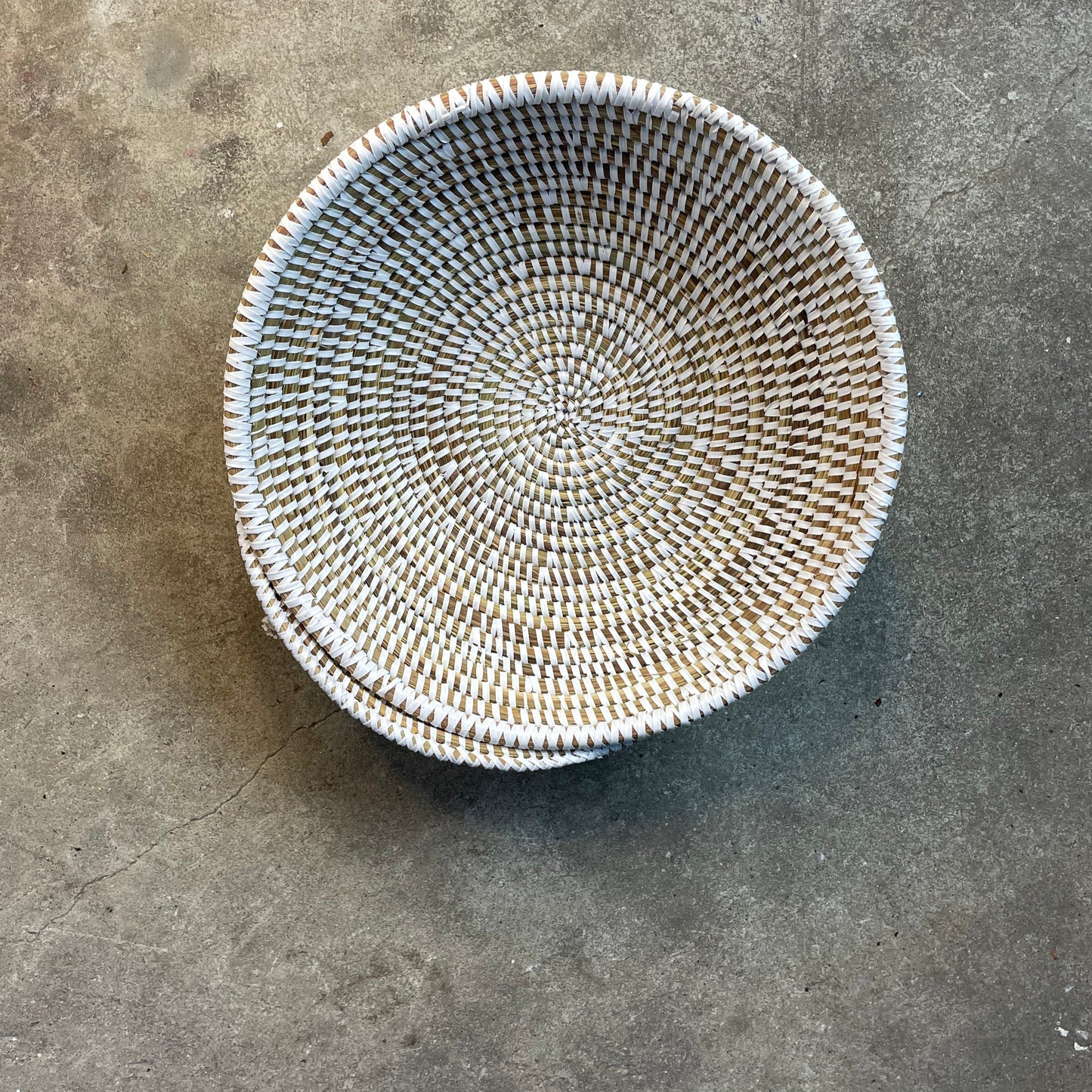 Tray in colorful patterns. Oval. Handwoven. Fair Trade from Senegal