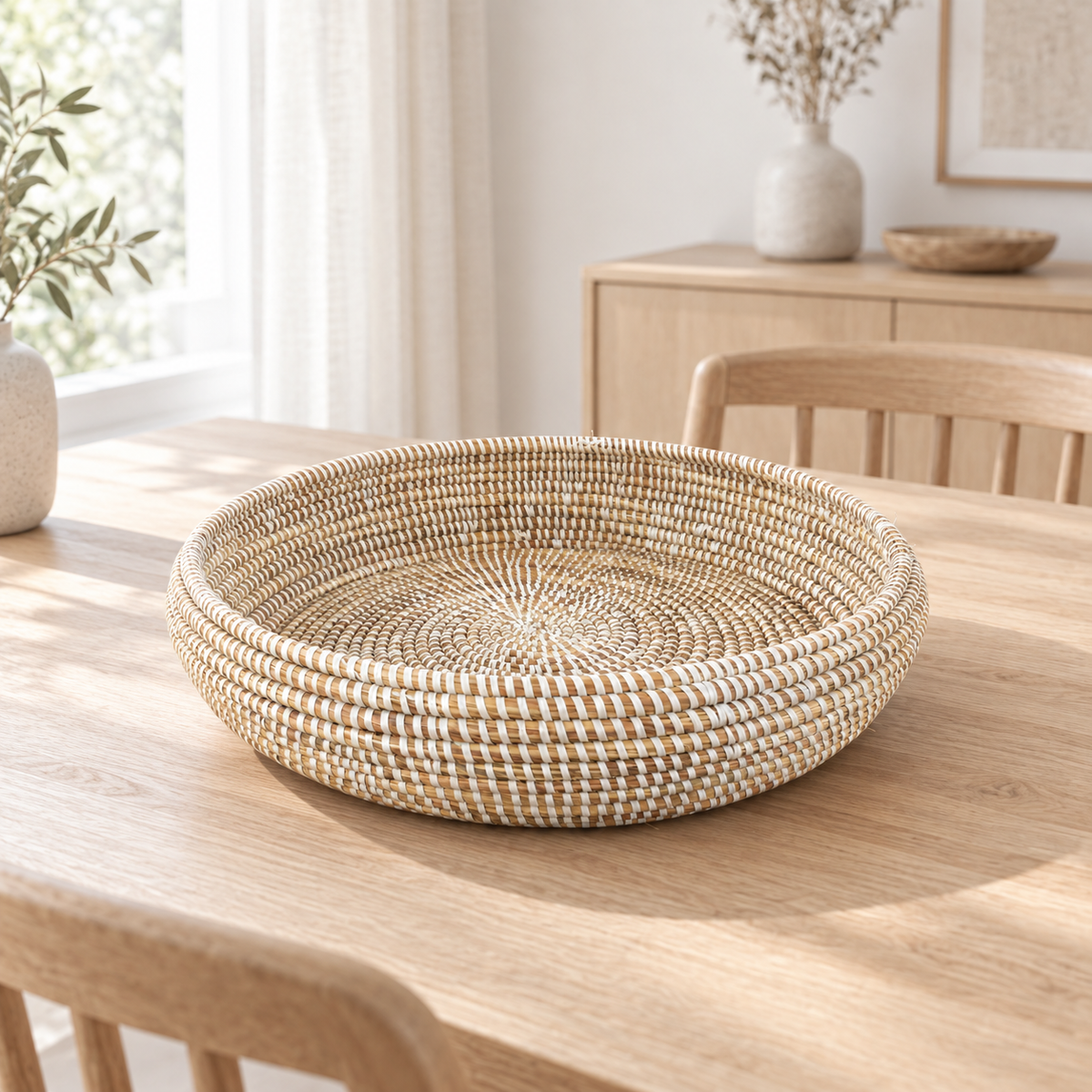 XL curved basket in natural weave