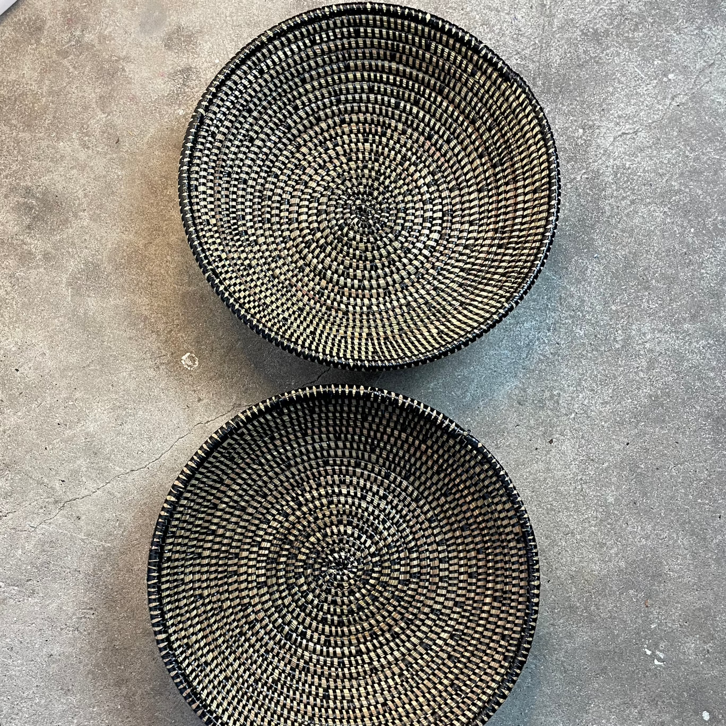 Tray in colorful patterns. Oval. Handwoven. Fair Trade from Senegal