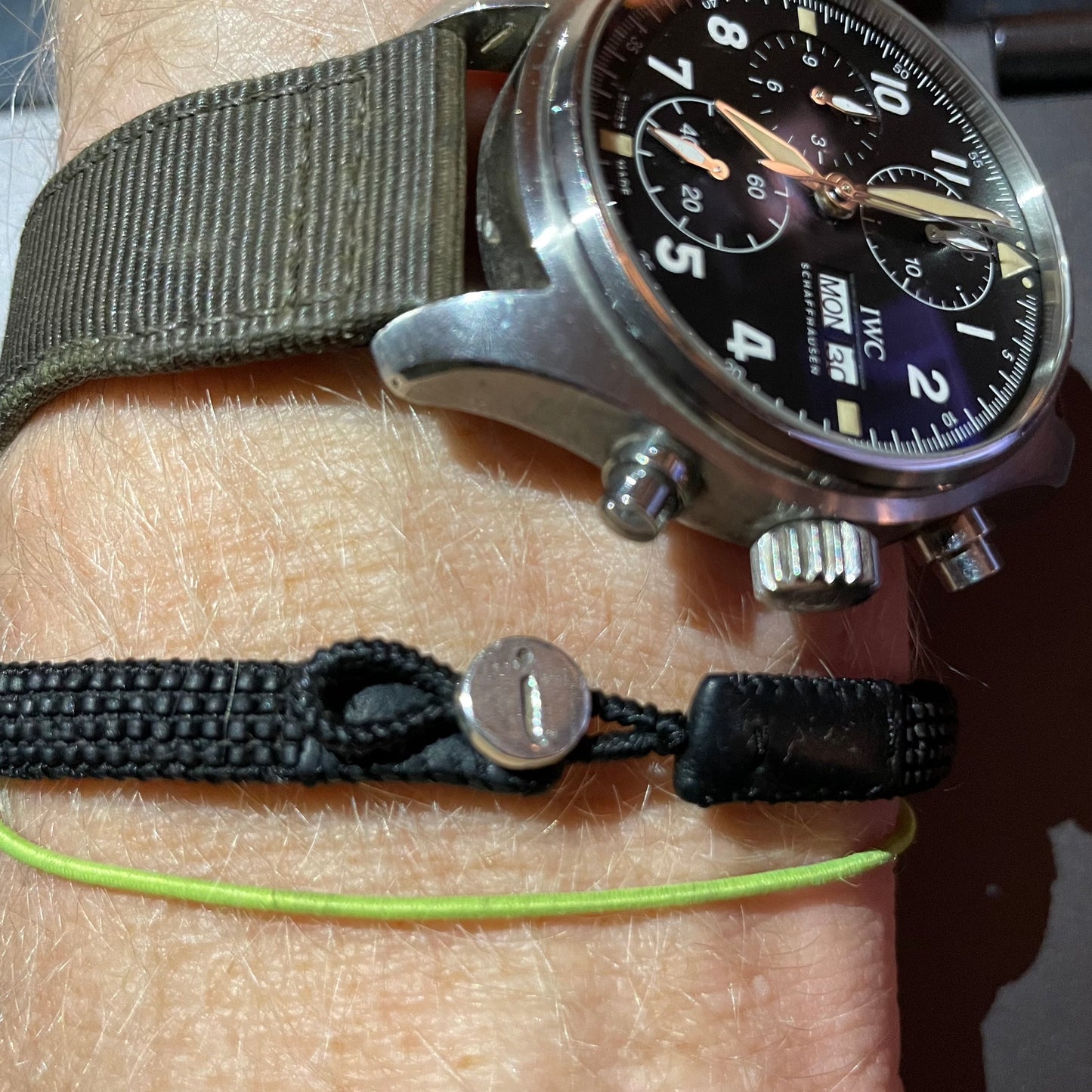 Armbånd til mænd i læder og perler. Håndlavet i Indonesien