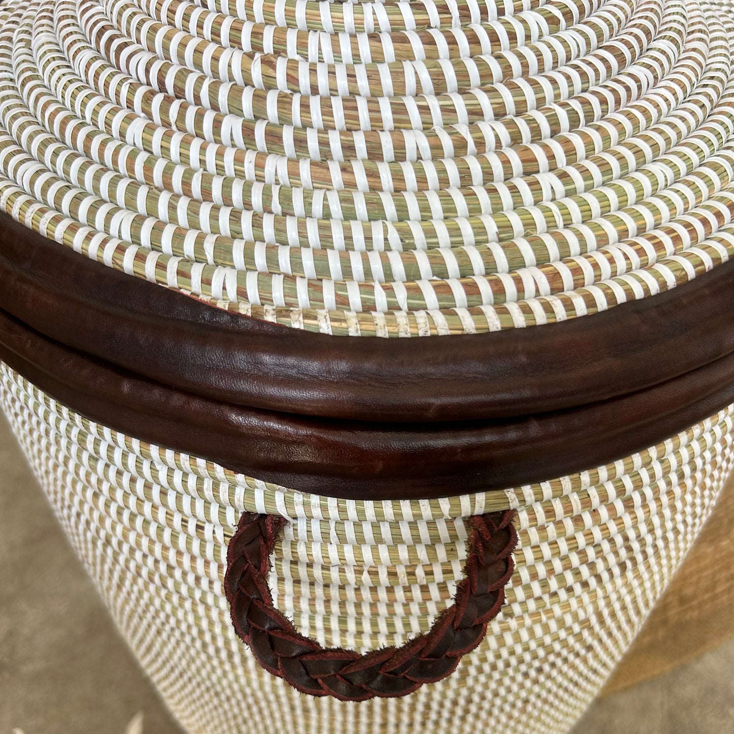 White laundry basket with leather details, hand braided with Senegal lid