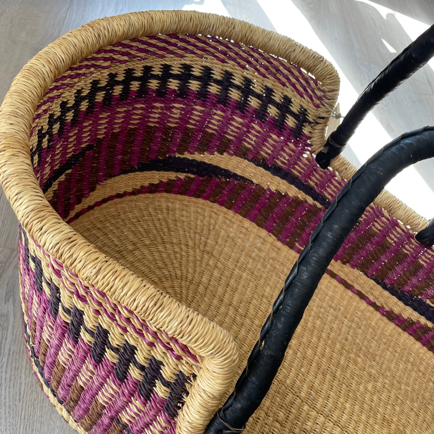 Baby lift (moss basket), woven in elephant grass, sustainable and Fair Trade from Ghana