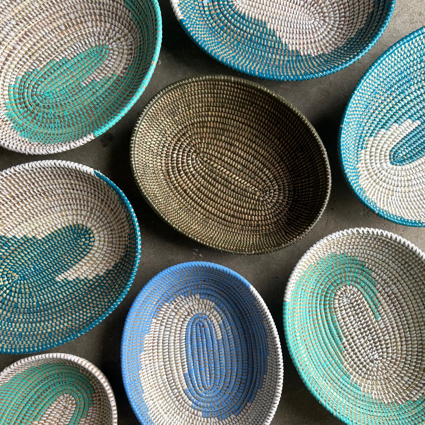 Bread tray in colorful patterns. Oval. Handwoven. Fair Trade from Senegal