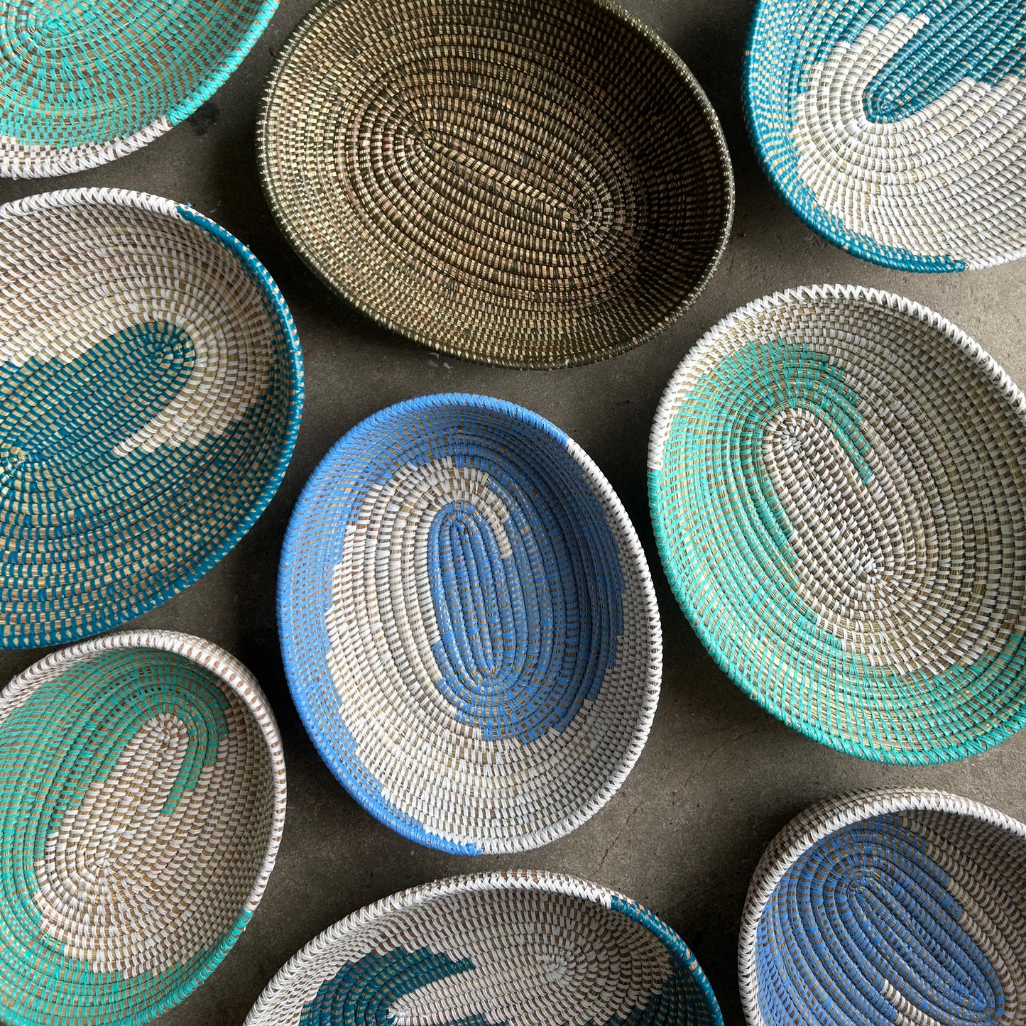 Bread tray in colorful patterns. Oval. Handwoven. Fair Trade from Senegal
