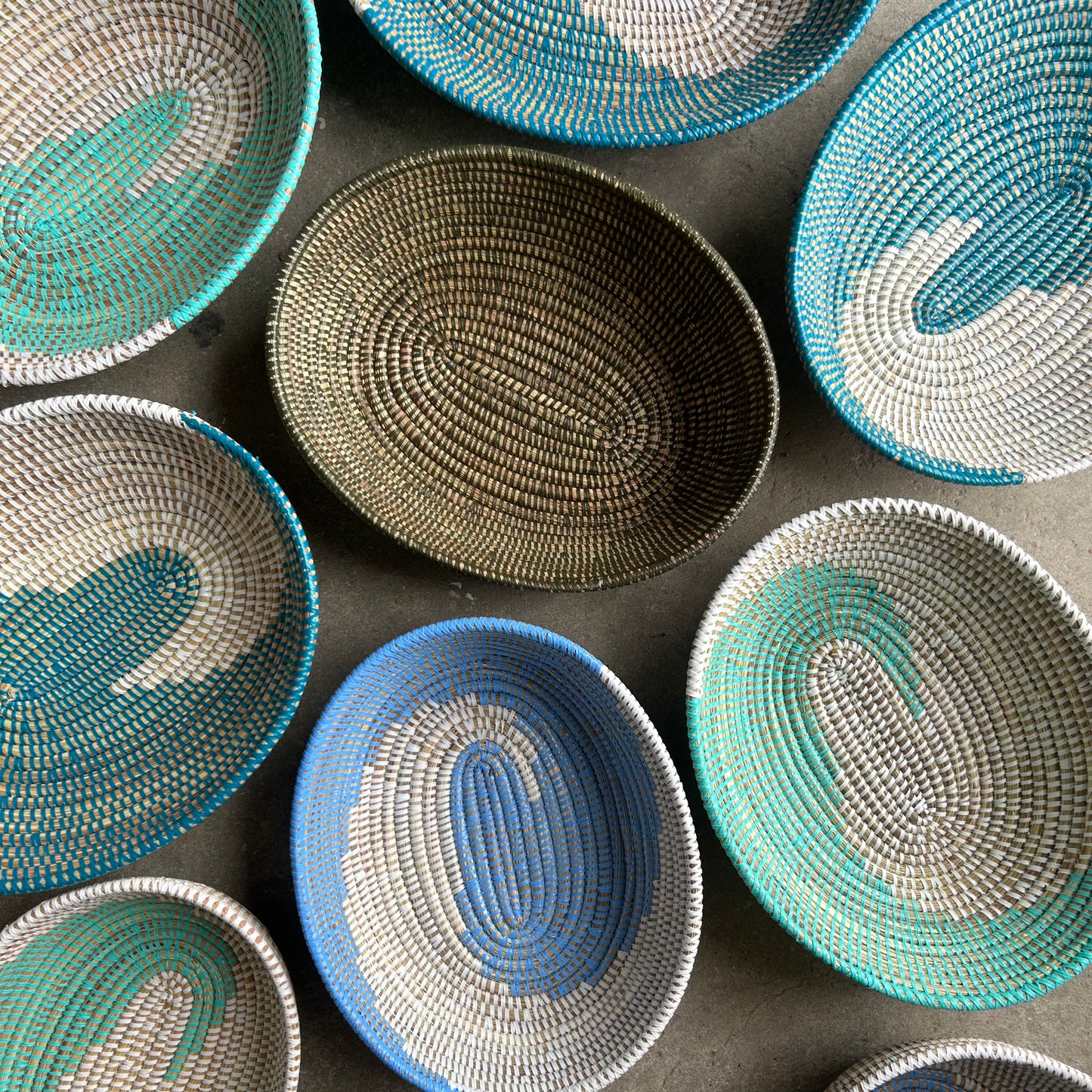 Bread tray in colorful patterns. Oval. Handwoven. Fair Trade from Senegal