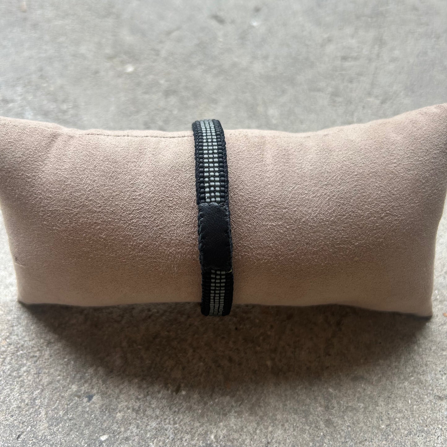 Bracelet for men, leather & black/gray beads