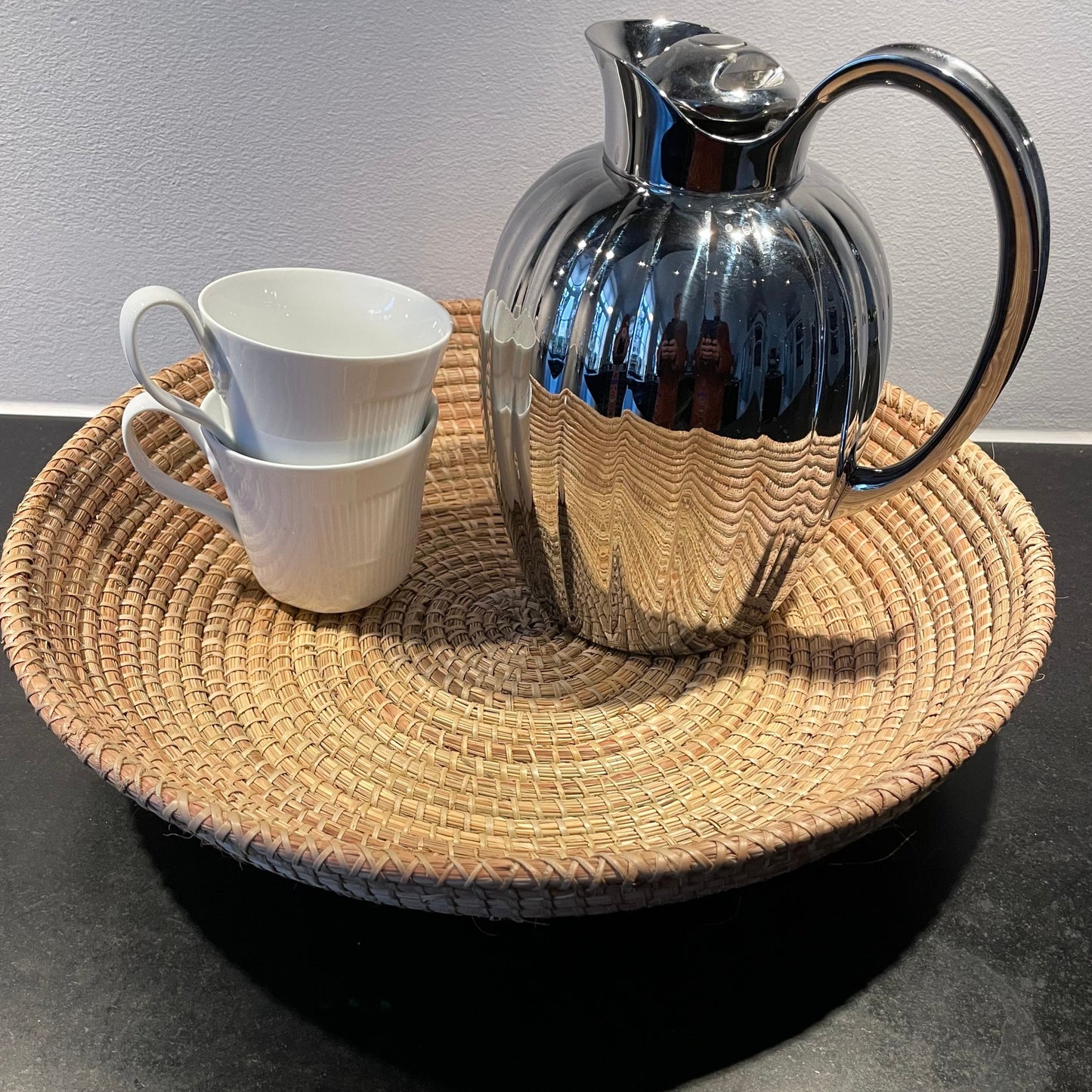 Brødbakke. Stor og vævet i søgræs med bæredygtige materialer. Natur farvet. Fair Trade fra Senegal