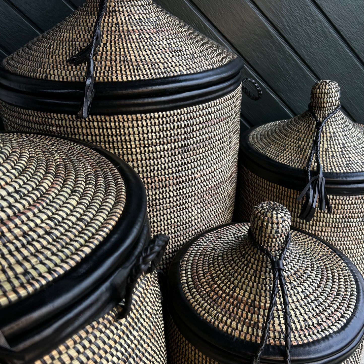 White laundry basket with leather details, hand braided with Senegal lid