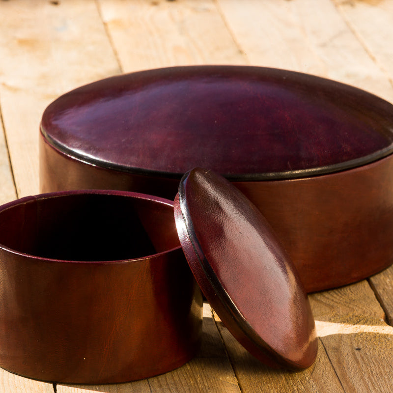 Skindæske i brun, to størrelser. Fair Trade fra Burkina Faso