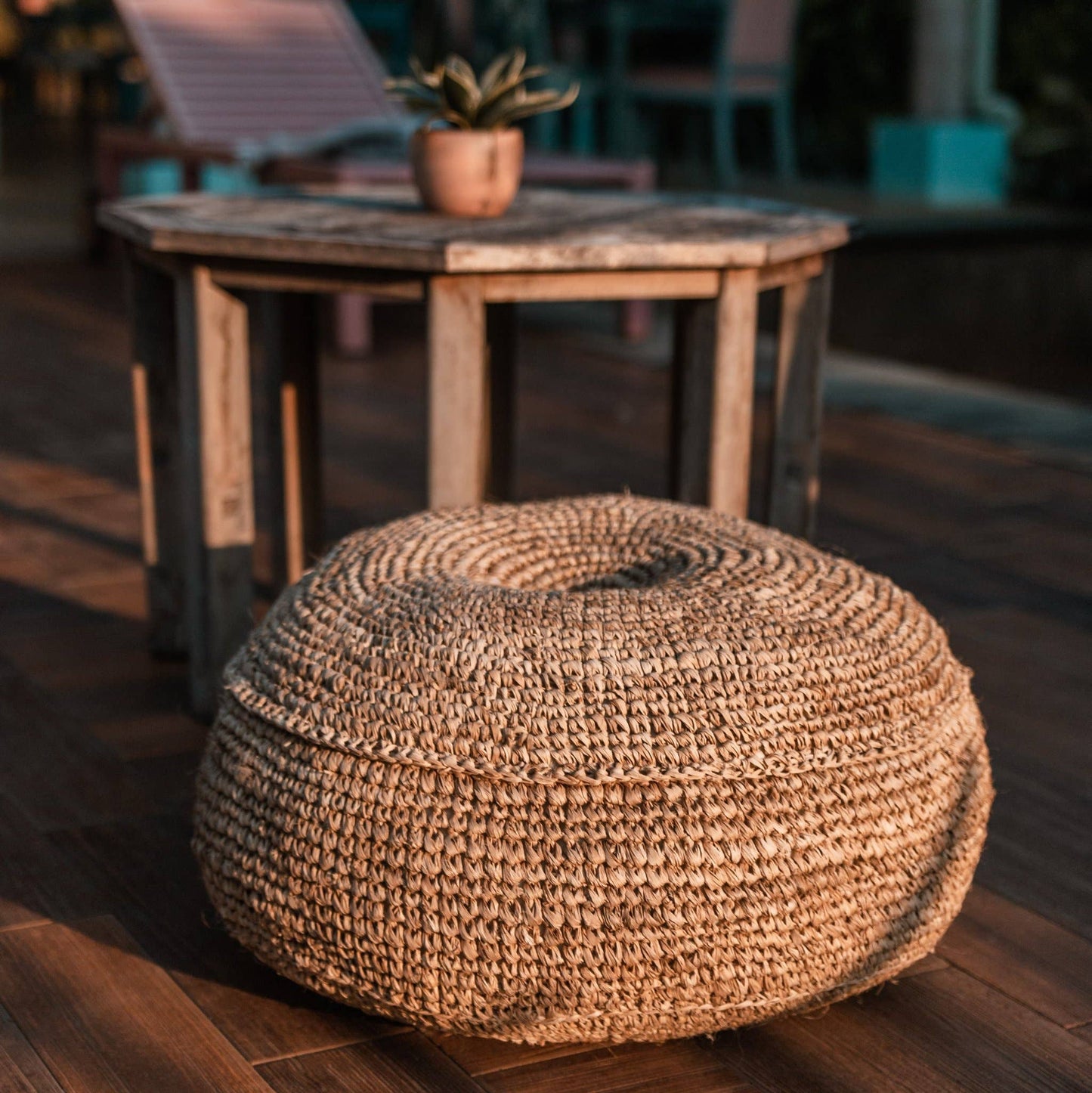 Puff in raffia