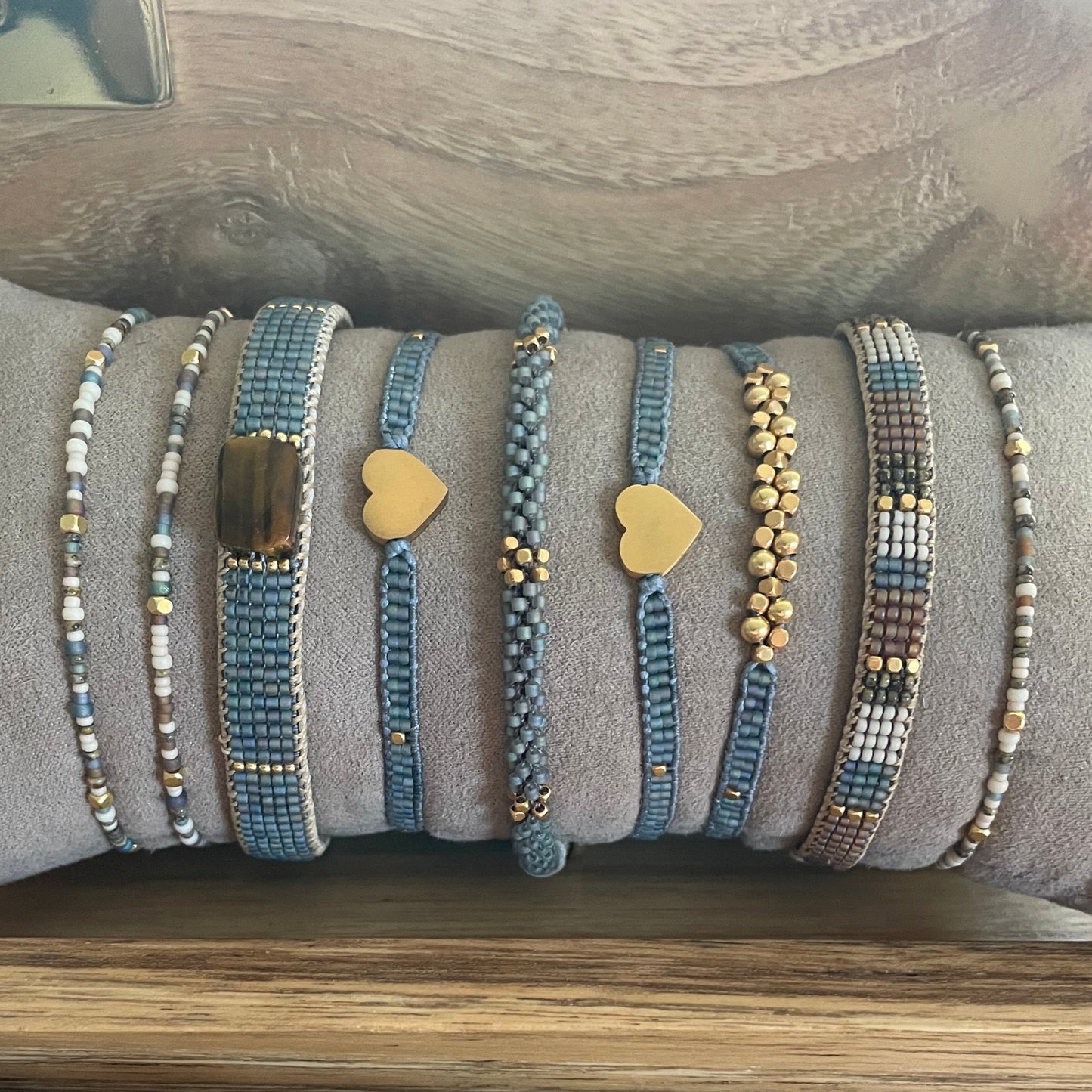Armbånd i læder og perler (multifarvet)