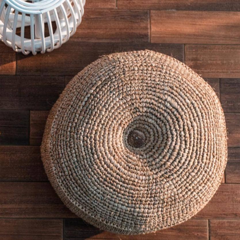Puff in raffia