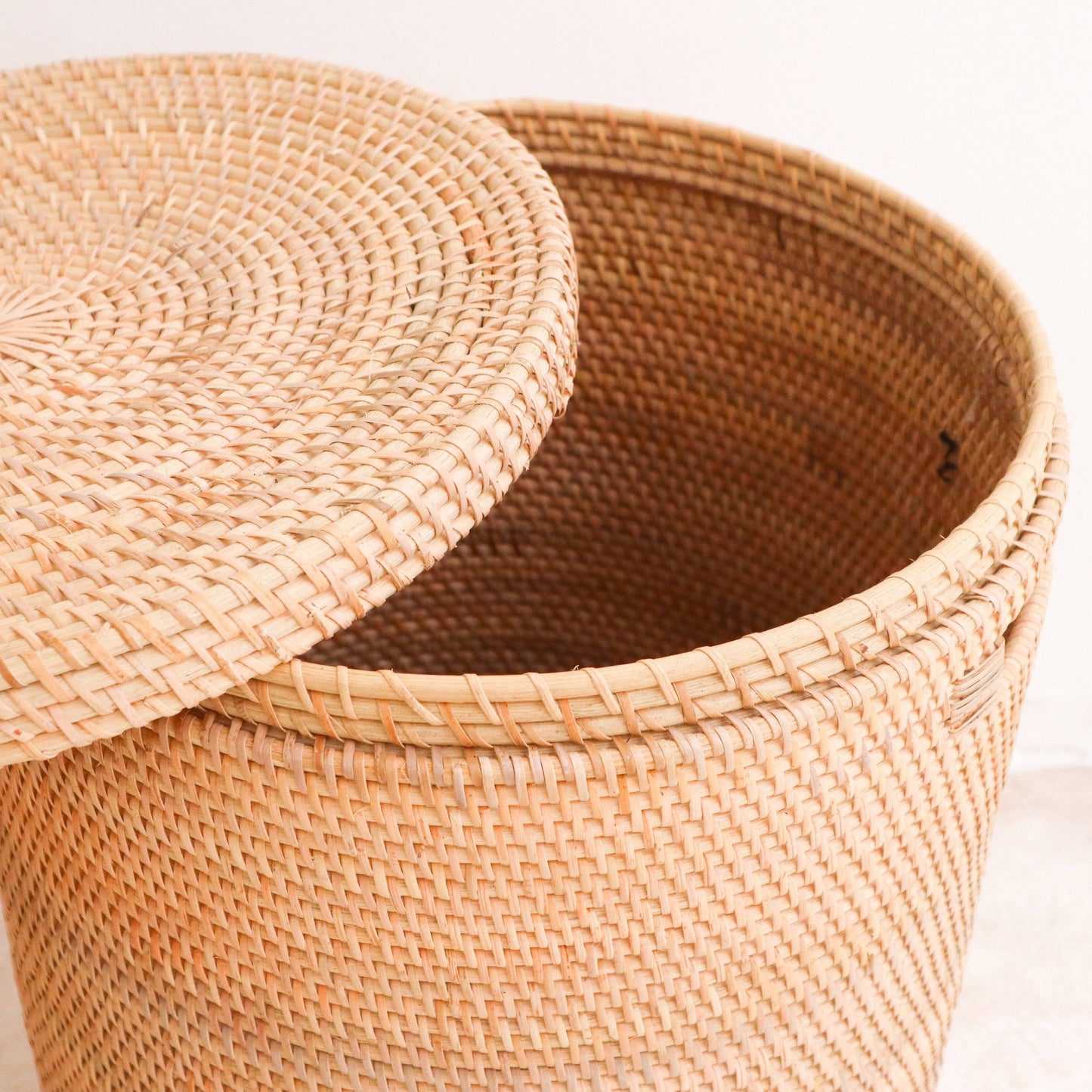Laundry basket with lid, medium