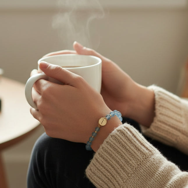 Armbånd i perler, "light blue"