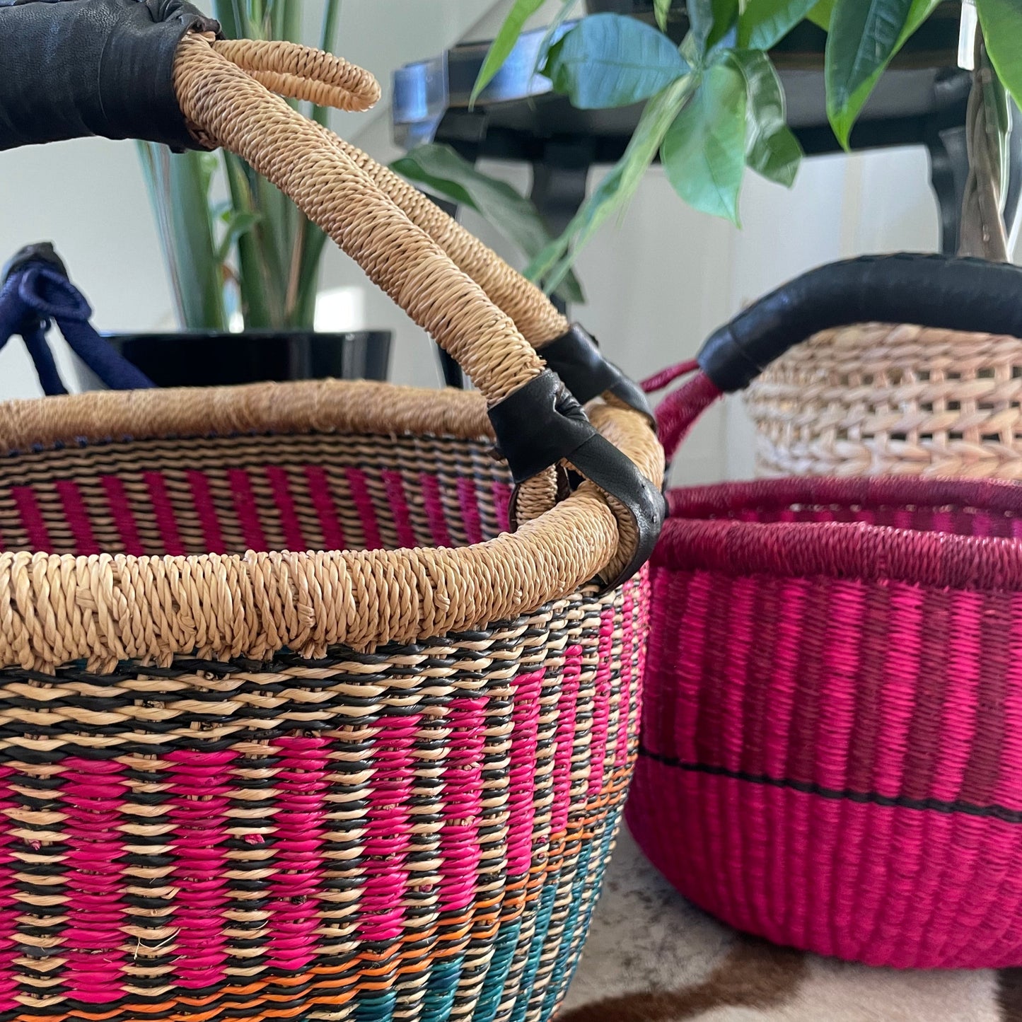 Bolga basket, three sizes. Handwoven in sea grass. Nature and black. Fair Trade and from Ghana