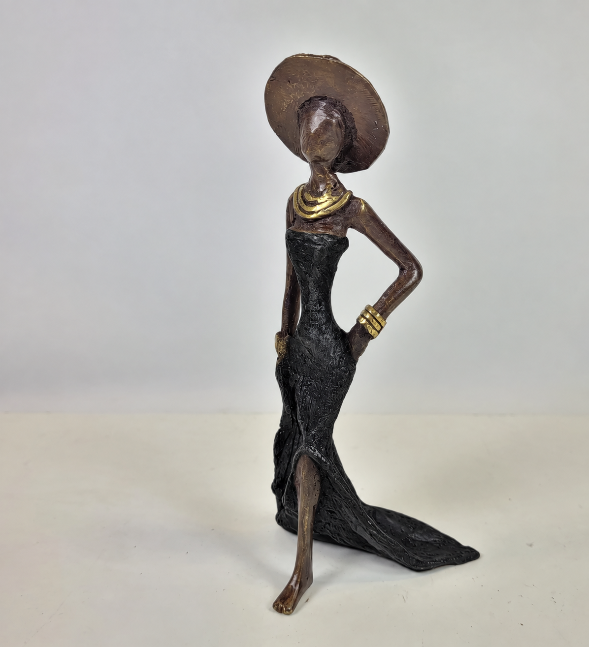 Woman with hat – bronze sculpture by the Burkinabe artist Soré, blue dress, size 16 cm