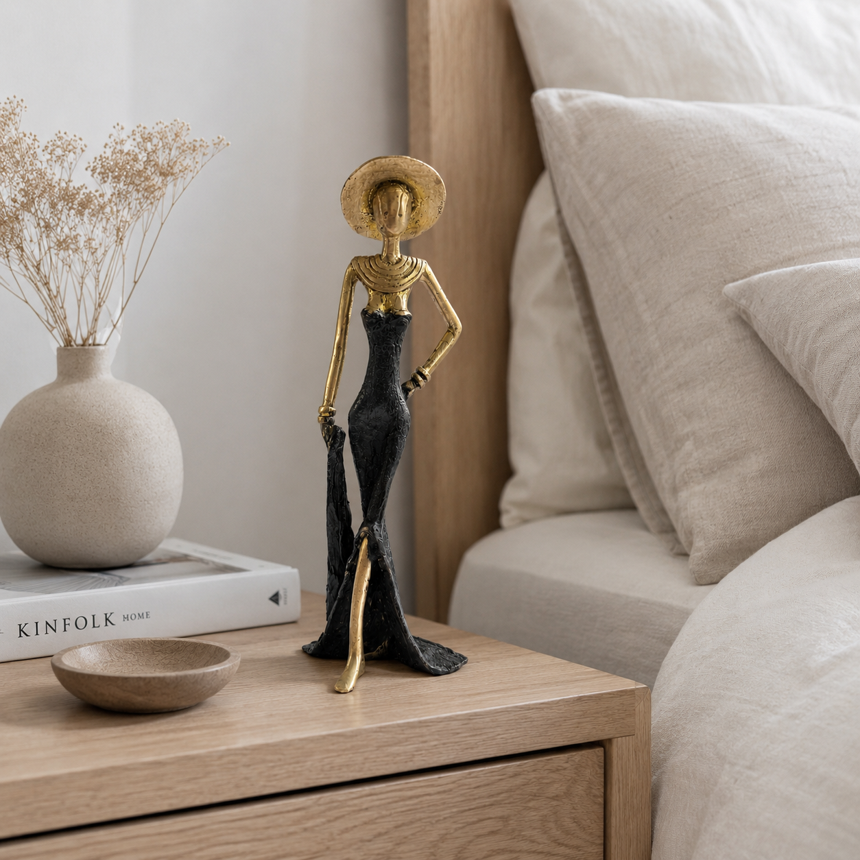 Woman with hat – bronze sculpture by the Burkinabe artist Soré, blue dress, size 16 cm