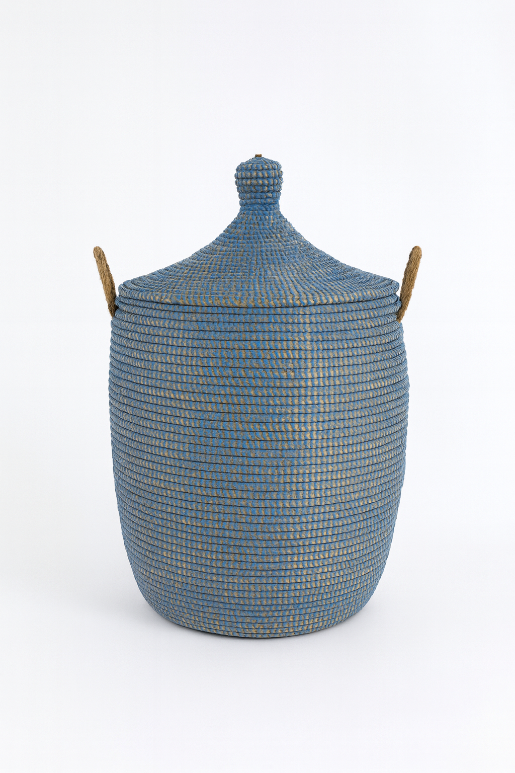 Himmelblå vasketøjskurv, håndflettet med Senegal-låg. Fair Trade