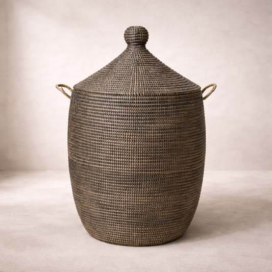 Vasketøjskurv. Sort med låg. Fair Trade, Senegal