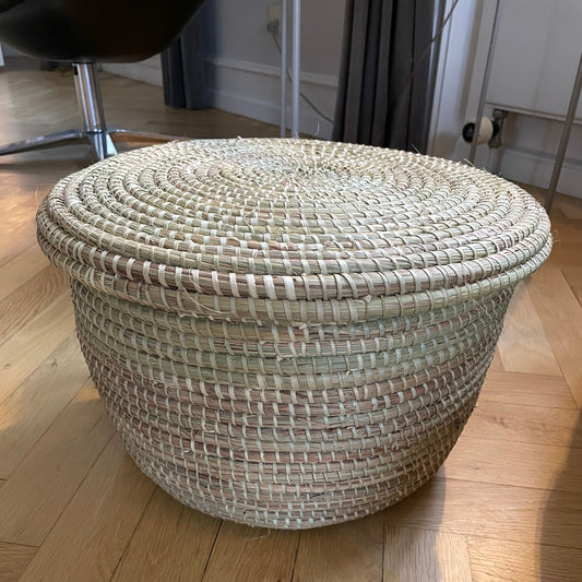 Laundry basket (or coffee table) hand-woven elephant grass with lid. Natural color. Three sizes. Fair Trade from Ghana
