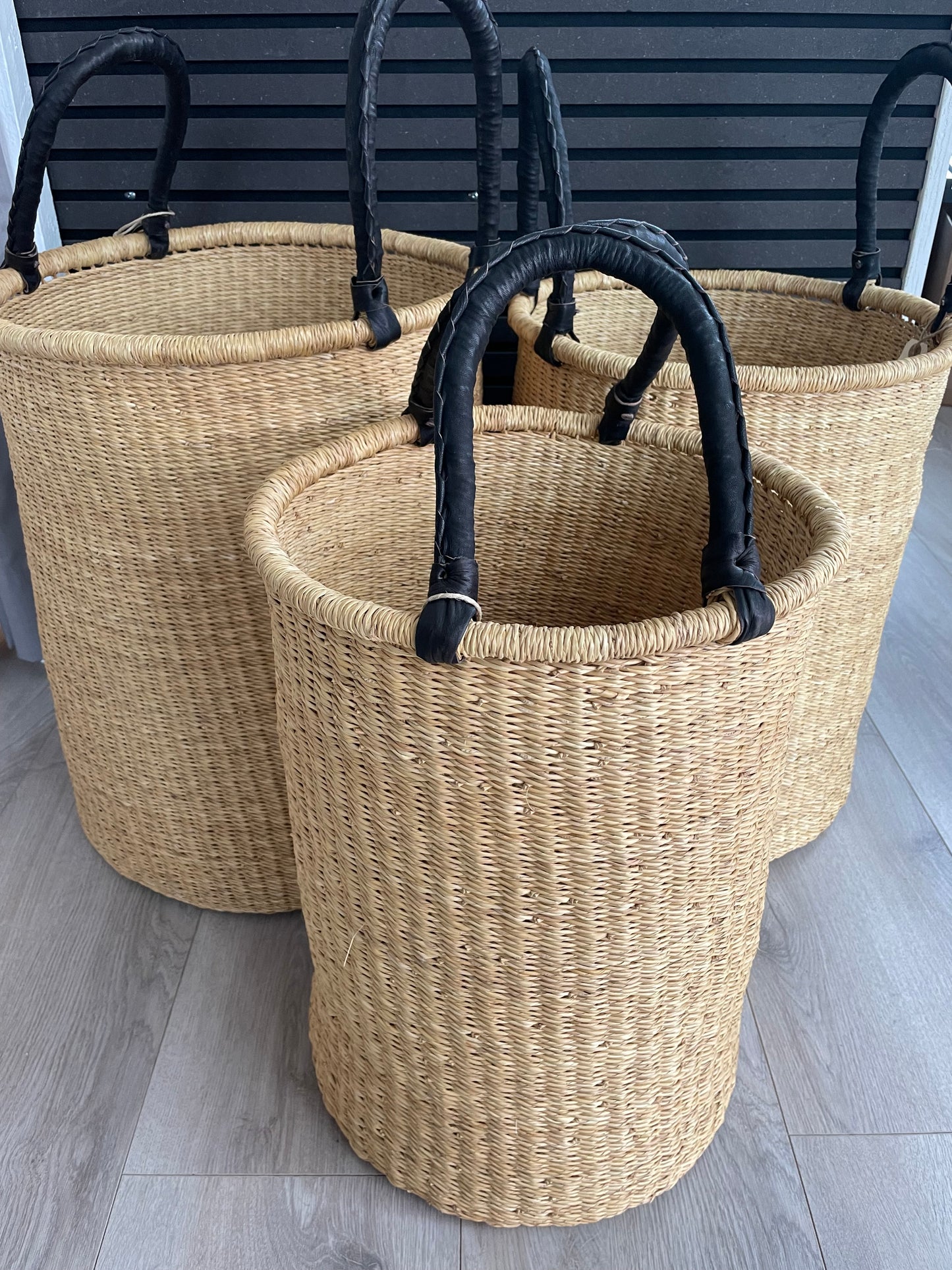 Laundry basket, natural with black leather handle