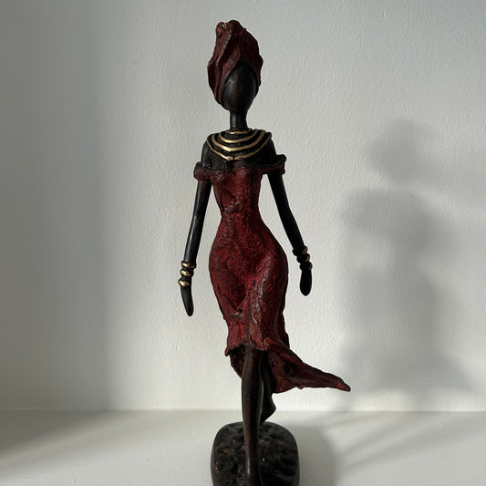 Messingkunst, 'Power Woman' i rød, 35-37 cm, Fair Trade, Burkina Faso