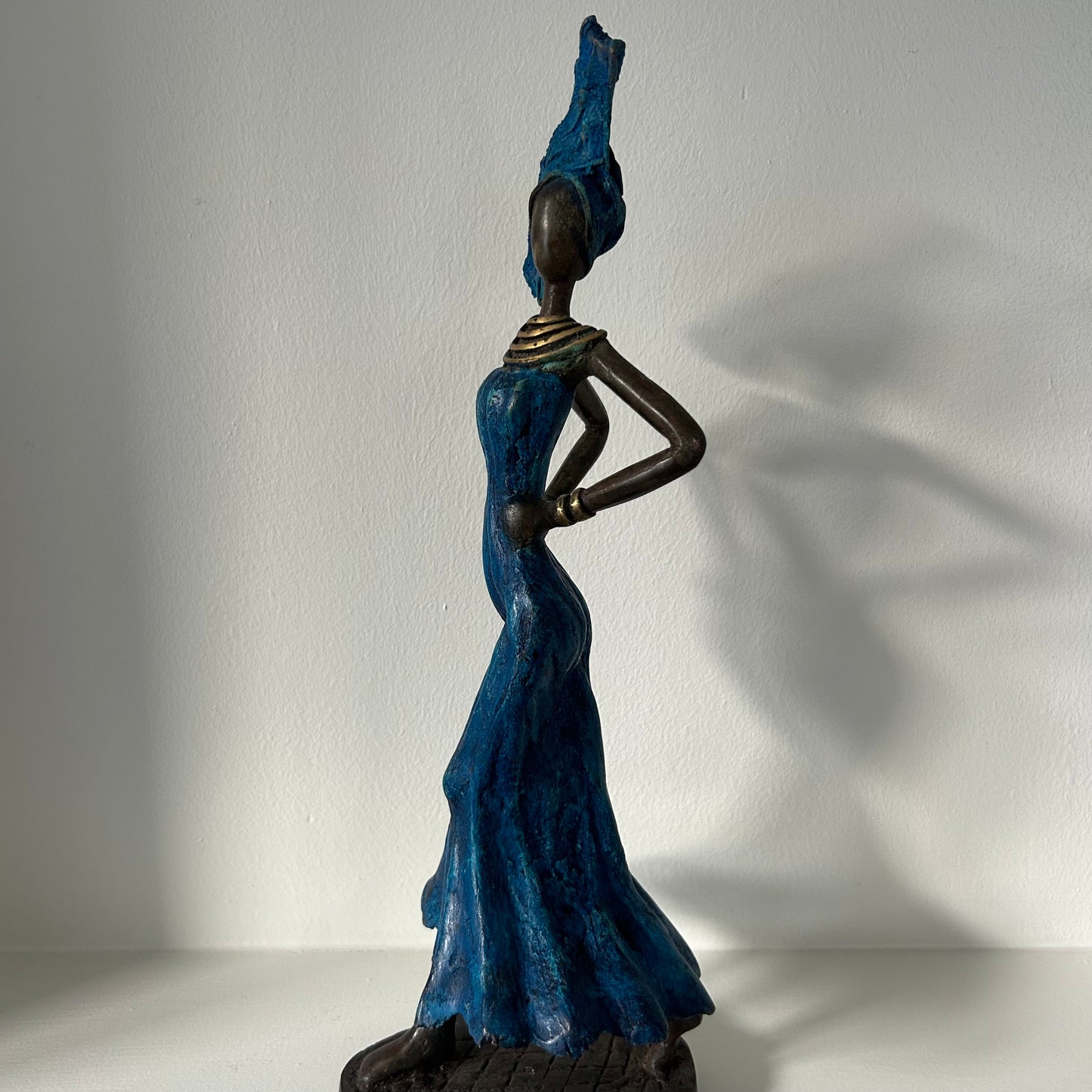 Messingkunst, 'Power Woman' i blå 35-37 cm, Fair Trade, Burkina Faso