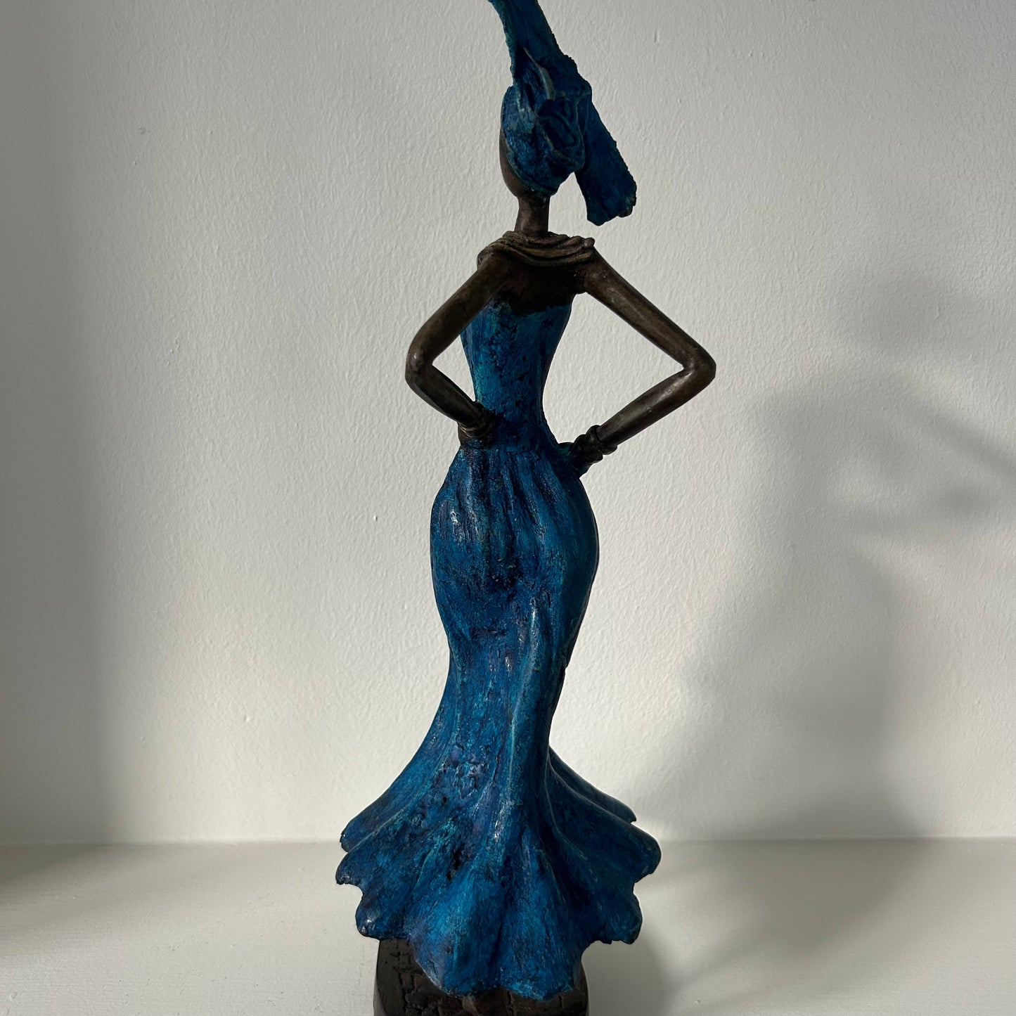 Messingkunst, 'Power Woman' i blå 35-37 cm, Fair Trade, Burkina Faso