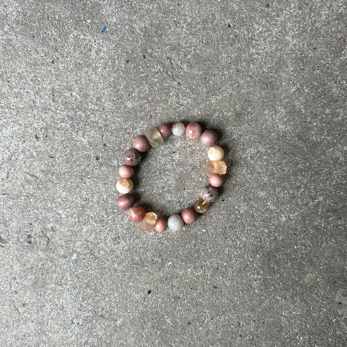 Bracelet in pink, mix of semi-precious stones &amp; recycled glass