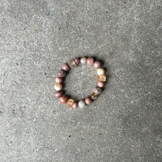 Bracelet in pink, mix of semi-precious stones &amp; recycled glass