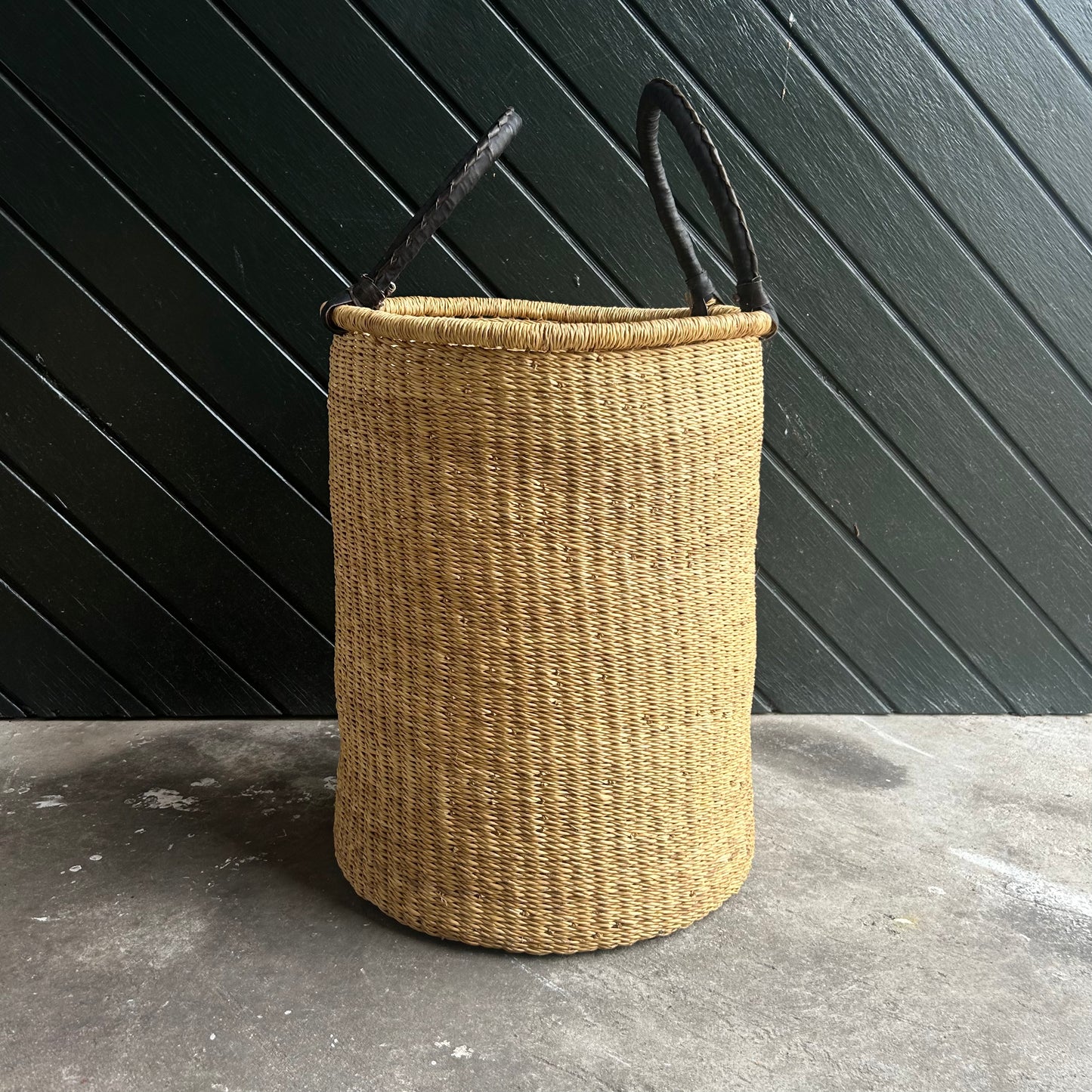 Laundry basket, natural with black leather handle