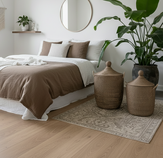 Mørk brun vasketøjskurv, håndflettet med Senegal-låg. Fair Trade