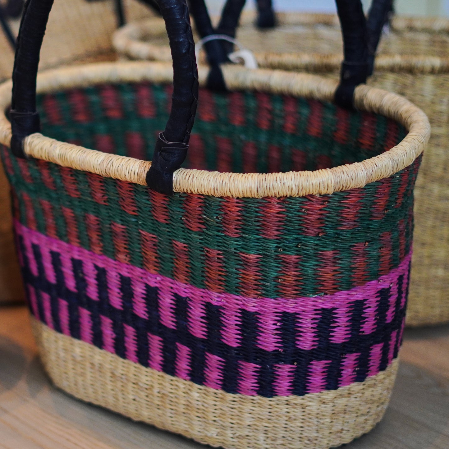 Shopping basket woven in sustainable sea grass. Three colors and Fair Trade from Ghana