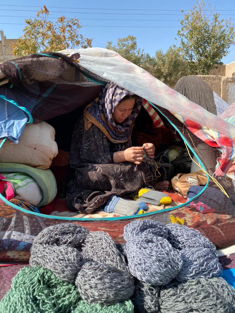 Uldsokker håndstrikket af lokal uld af jordskælvsramte kvinder. Fair Trade fra Afghanistan