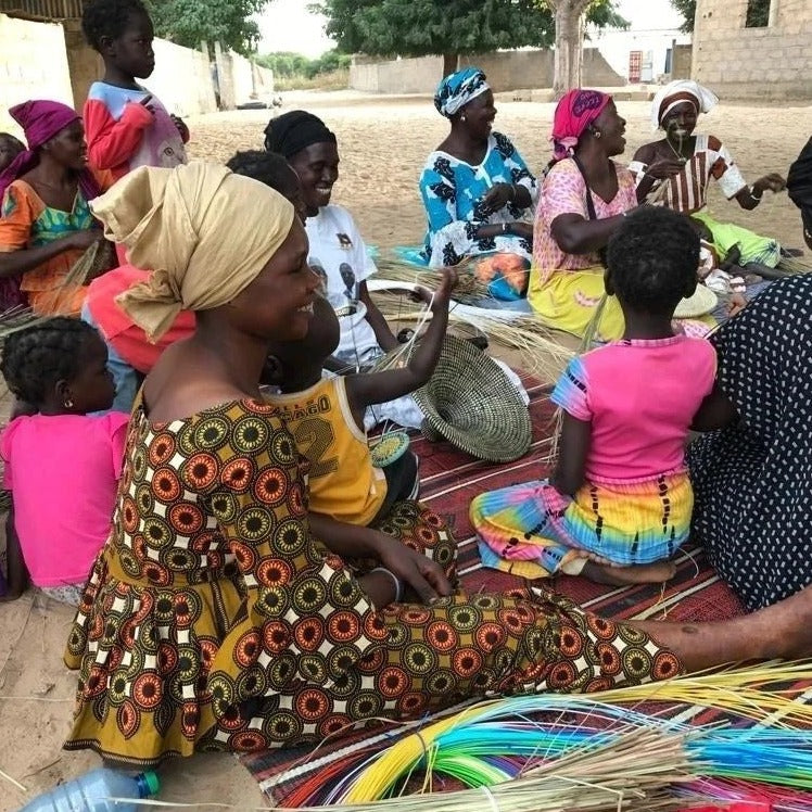 Vasketøjskurv i turkis med låg. Fair Trade, Senegal