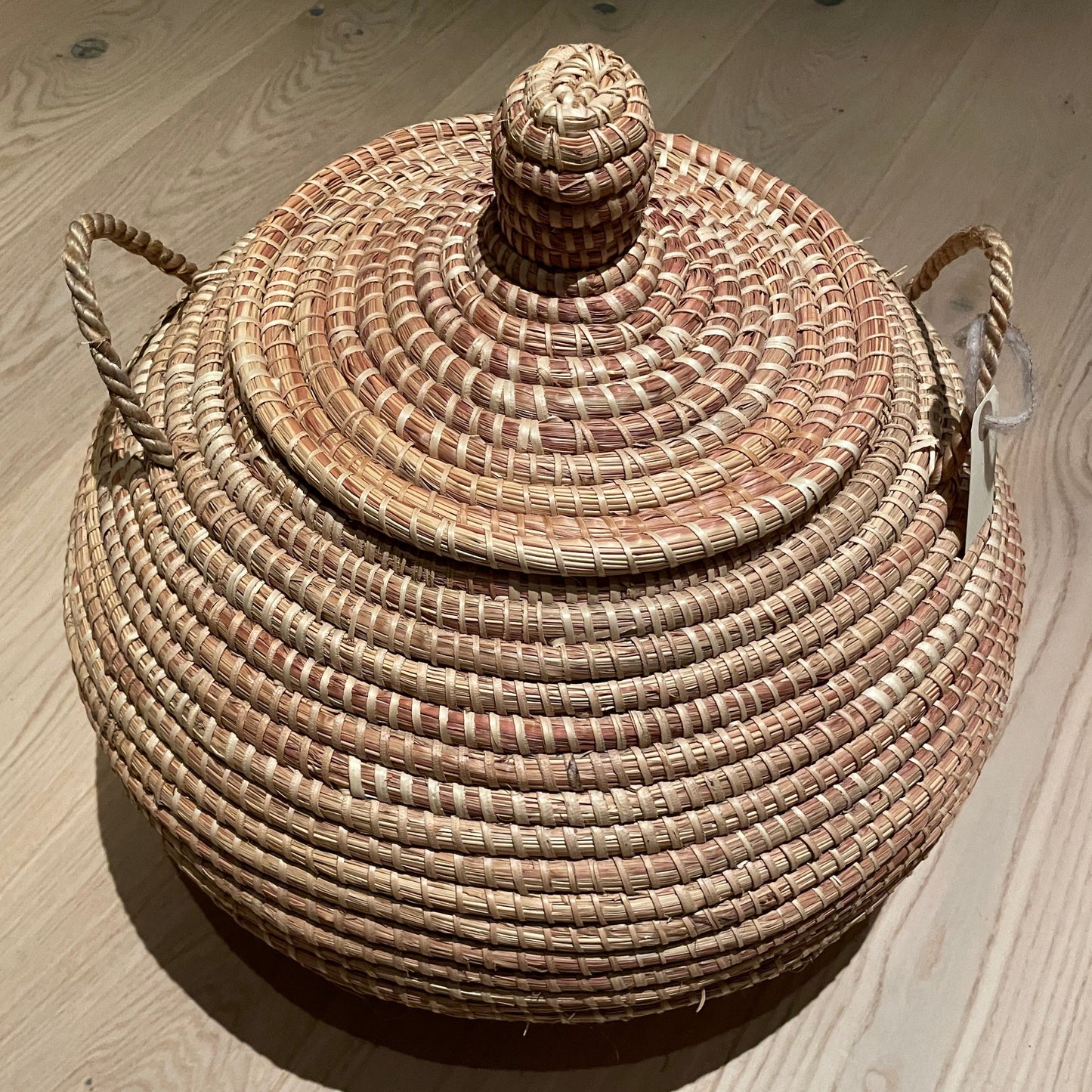 Ball baskets (Ndaa). Handwoven basket with lid in elephant grass with recycled plastic thread. Fair Trade from Senegal