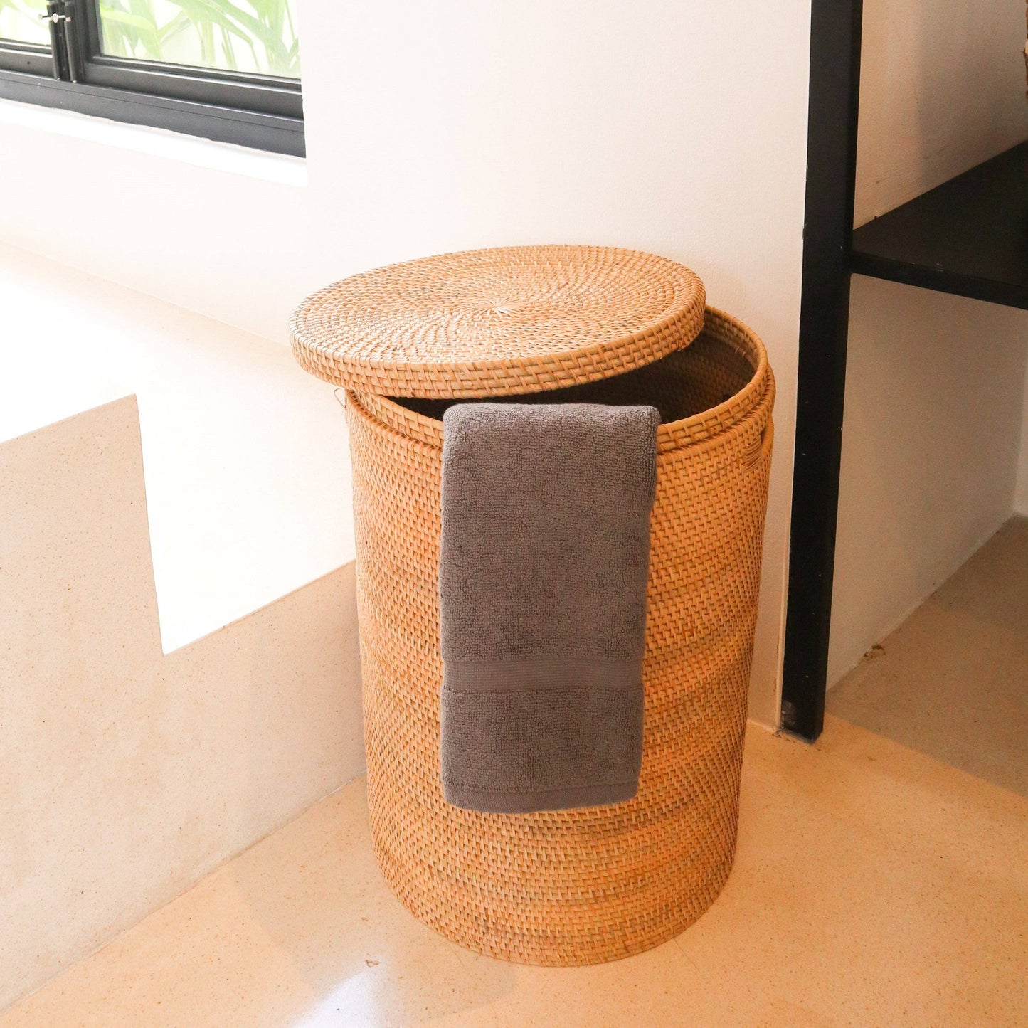 Laundry basket with lid, medium