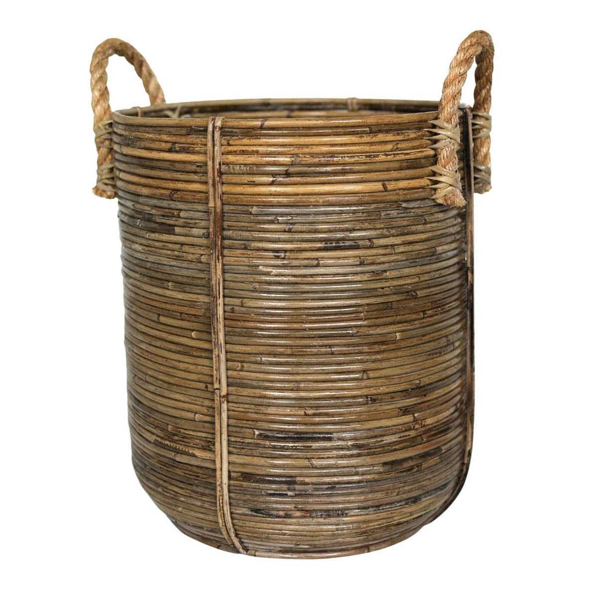 Stående rund rattan-kurv med to håndtag og mørkere fletdetaljer langs siderne.