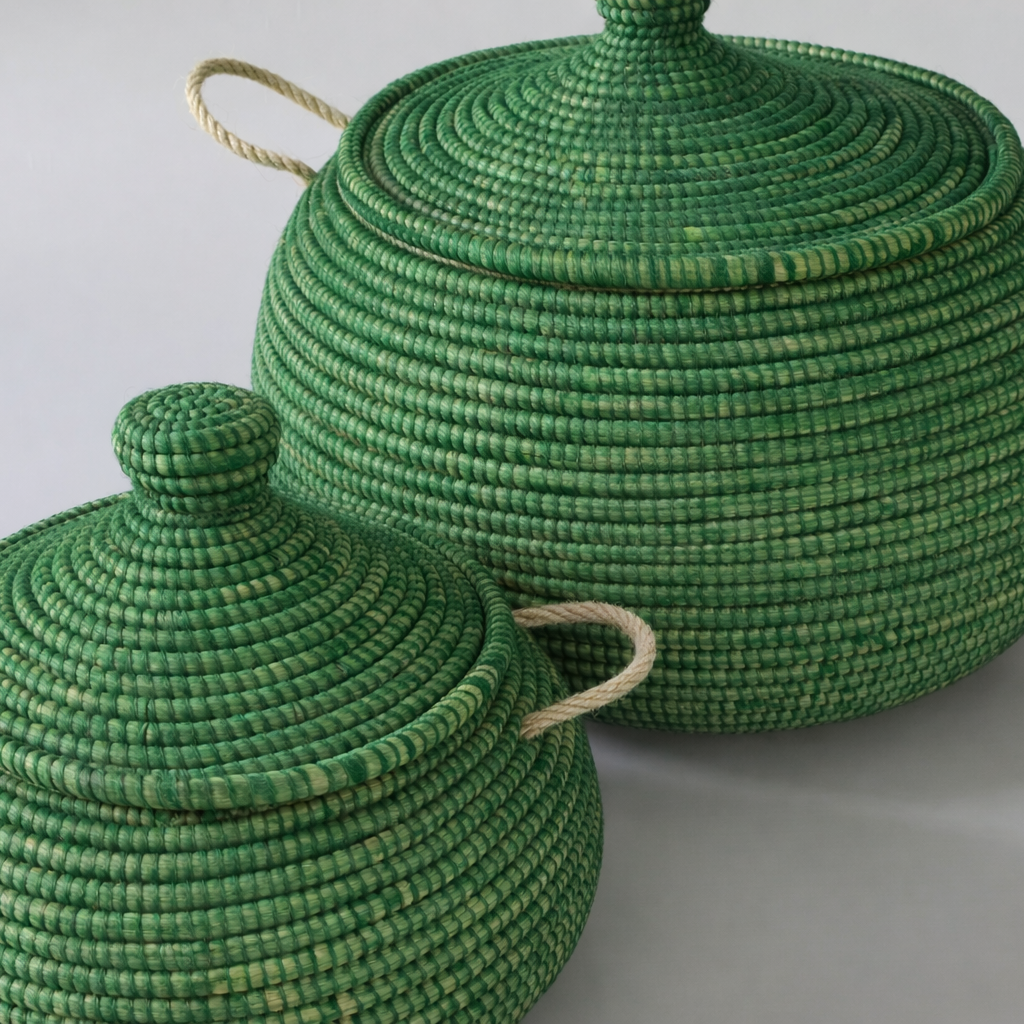 Buttede ball baskets (Ndaa) med låg, mørk grøn. Fair Trade, Senegal