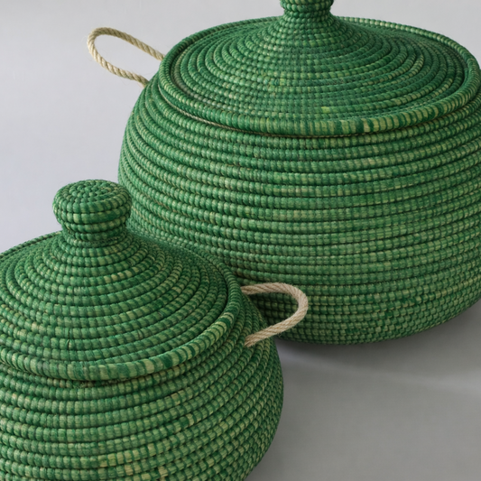 Buttede ball baskets (Ndaa) med låg, mørk grøn. Fair Trade, Senegal