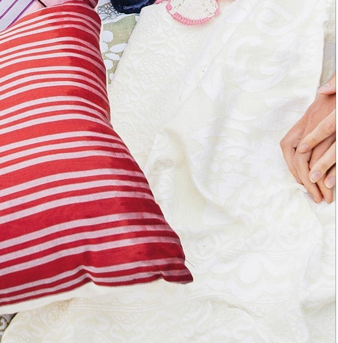 Bedspread with damask weave in locally harvested cotton