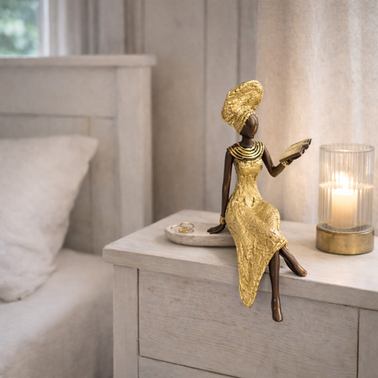 Læsende kvinde – bronze skulptur, guld kjole, ca. 25 cm