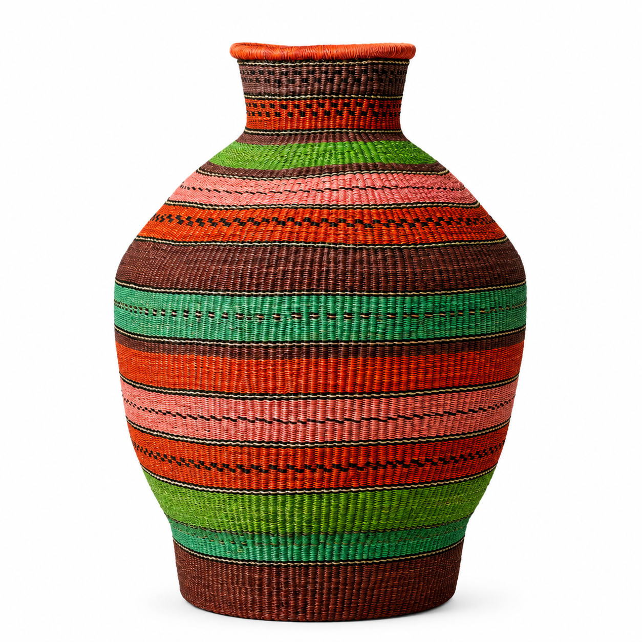 Stor unik flettet vase set forfra med vandrette striber i orange, grøn og rosa
