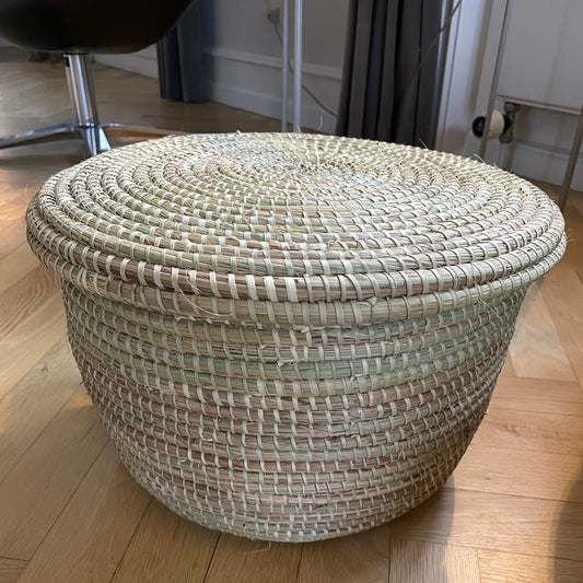 Laundry basket (coffee table) hand-woven elephant grass with lid. Natural color. Three sizes. Fair Trade from Ghana
