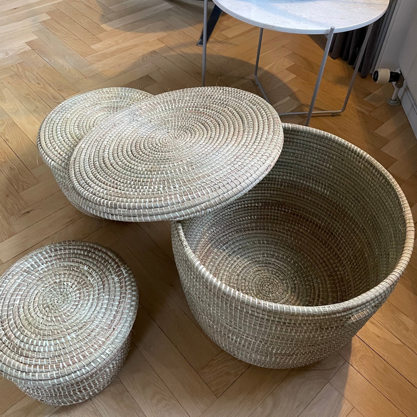 Laundry basket (coffee table) hand-woven elephant grass with lid. Natural color. Three sizes. Fair Trade from Ghana