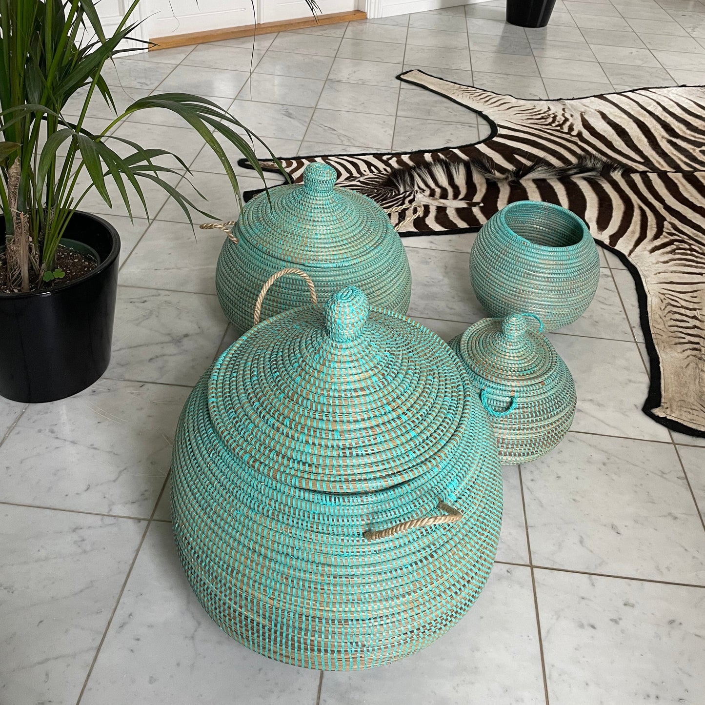Ball baskets (Ndaa). Handwoven basket with lid in elephant grass with recycled plastic thread. Turquoise. Fair Trade from Senegal
