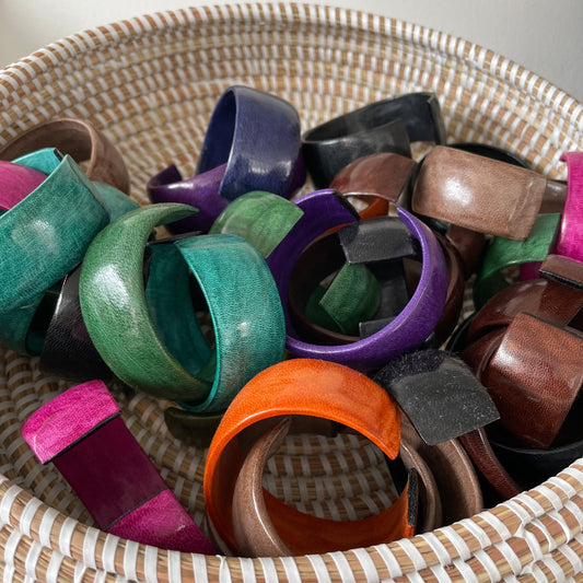 Bracelet in leather. Many colors. Fair Trade, Burkina Faso